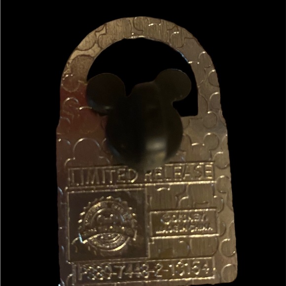 Disney Collector Pin - Picture 3 of 3